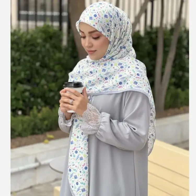 روسری نخ طرح ماهور سرمه ای اشکال هندسی ریز روزمره و مهمانی